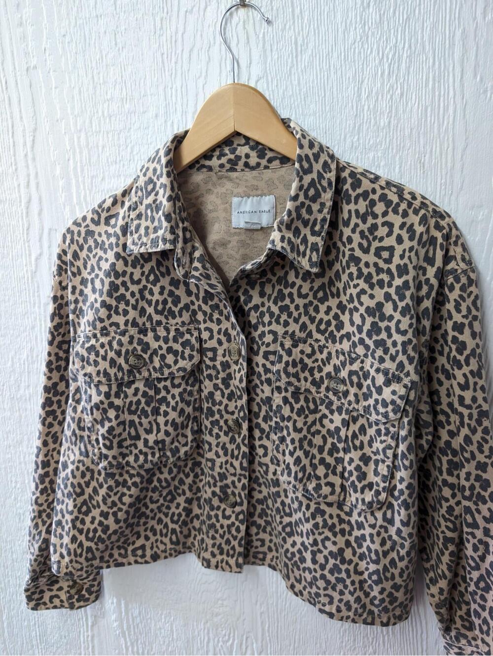 American Eagle Leopard Print Cropped Button Down Women’s Size Small Long Sleeves - Picture 5 of 7